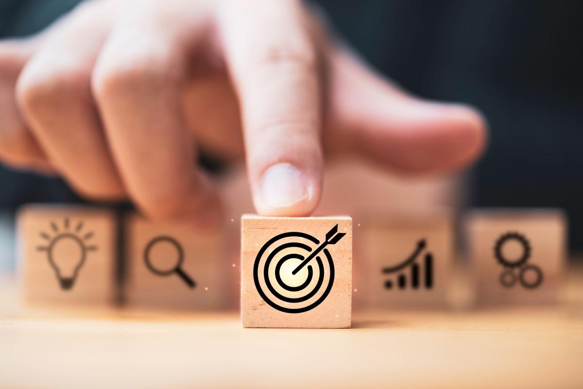 Bí quyết thành công với việc làm linh hoạt, xác định mục tiêu, tìm kiếm công việc phù hợp, thiết lập không gian làm việc, lập kế hoạch, giao tiếp, tự chăm sóc, học hỏi phát triển.