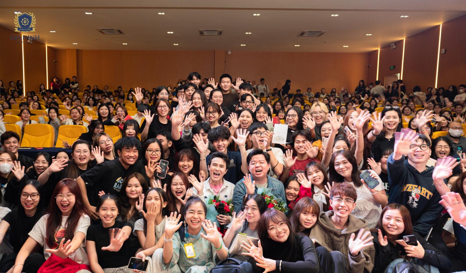 Câu chuyện thành công từ giao lưu hướng nghiệp truyền cảm hứng