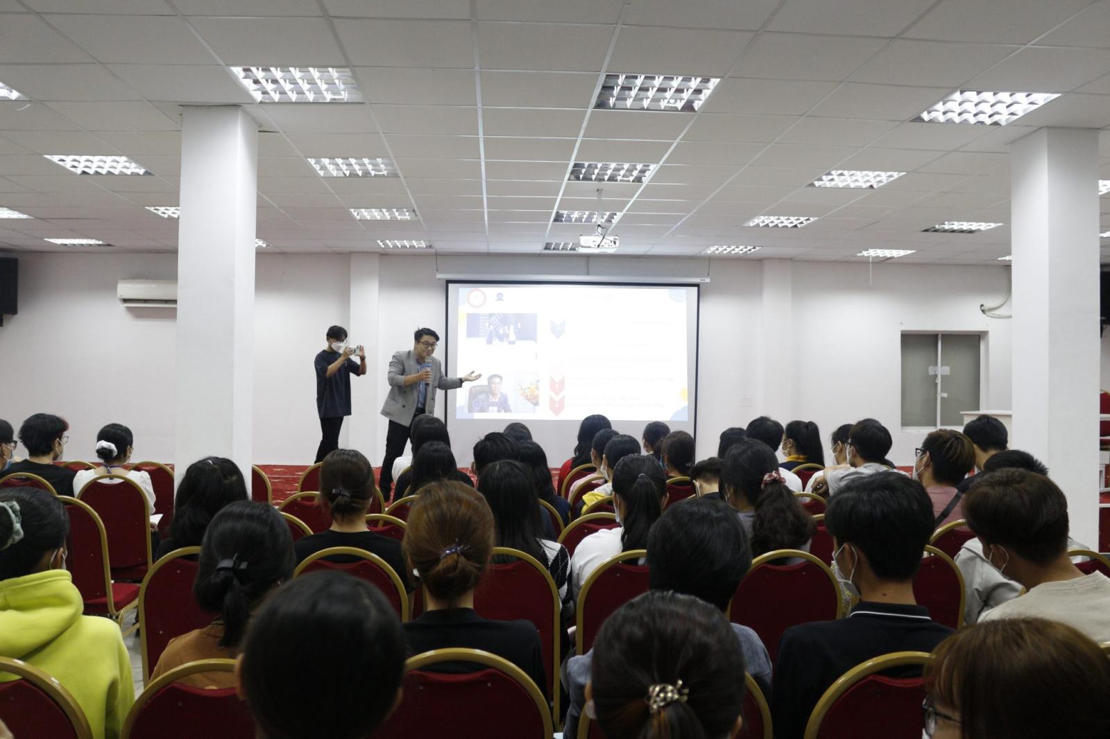 Chuyên viên marketing online (Digital Marketing) chiến dịch truyền thông