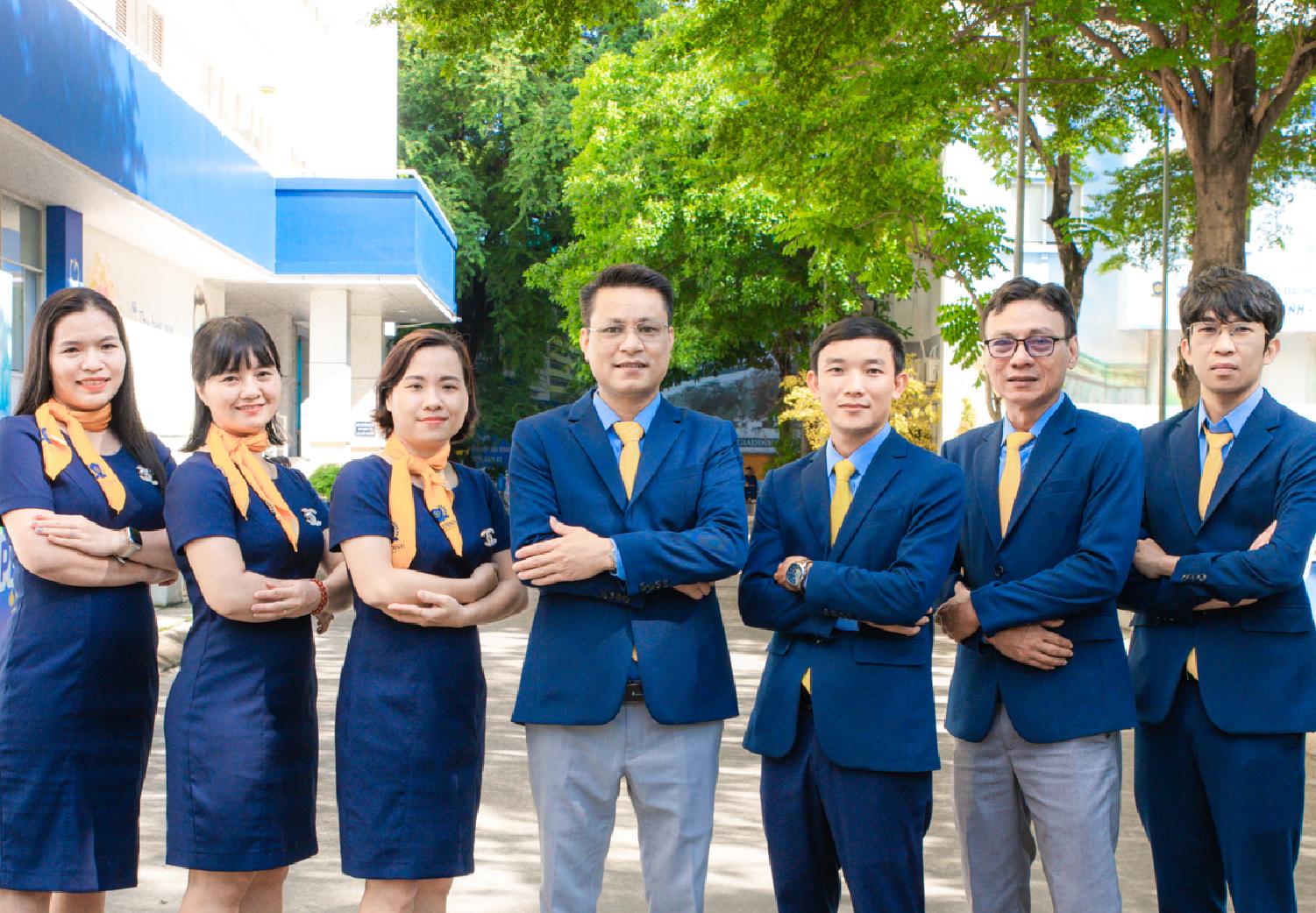 Doanh nghiệp phổ biến quy định mới cho nhân viên thông qua đào tạo và quy trình