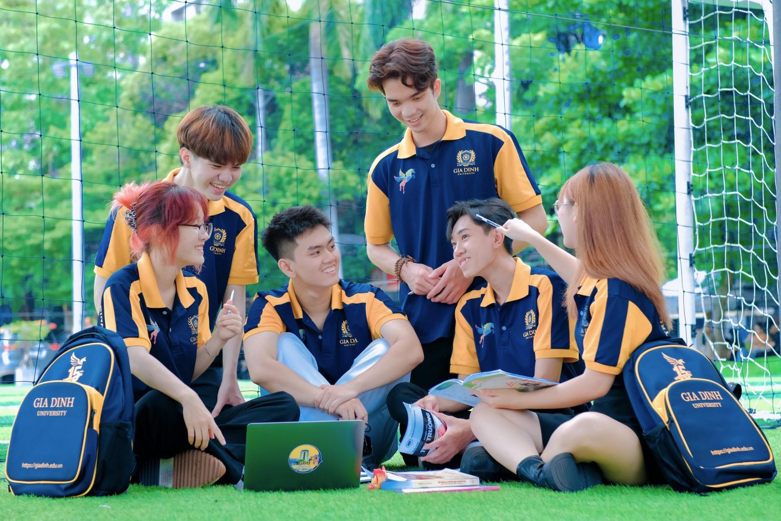 Ứng dụng dữ liệu lớn trong thương mại điện tử để cá nhân hóa trải nghiệm khách hàng và tăng doanh thu.