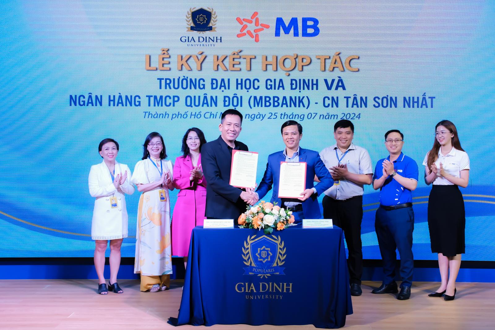 Mở rộng mạng lưới quan hệ: Kết nối với chuyên gia và tìm kiếm cơ hội hợp tác