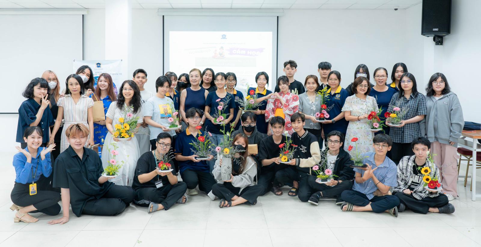 Giao lưu hướng nghiệp mở ra chân trời cơ hội cho sinh viên