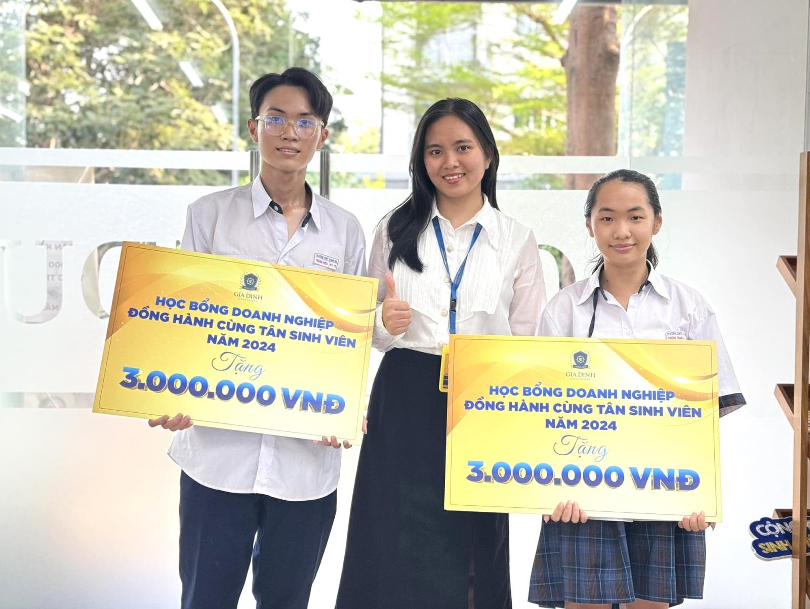 Hồ sơ xin học bổng đại học cần những gì