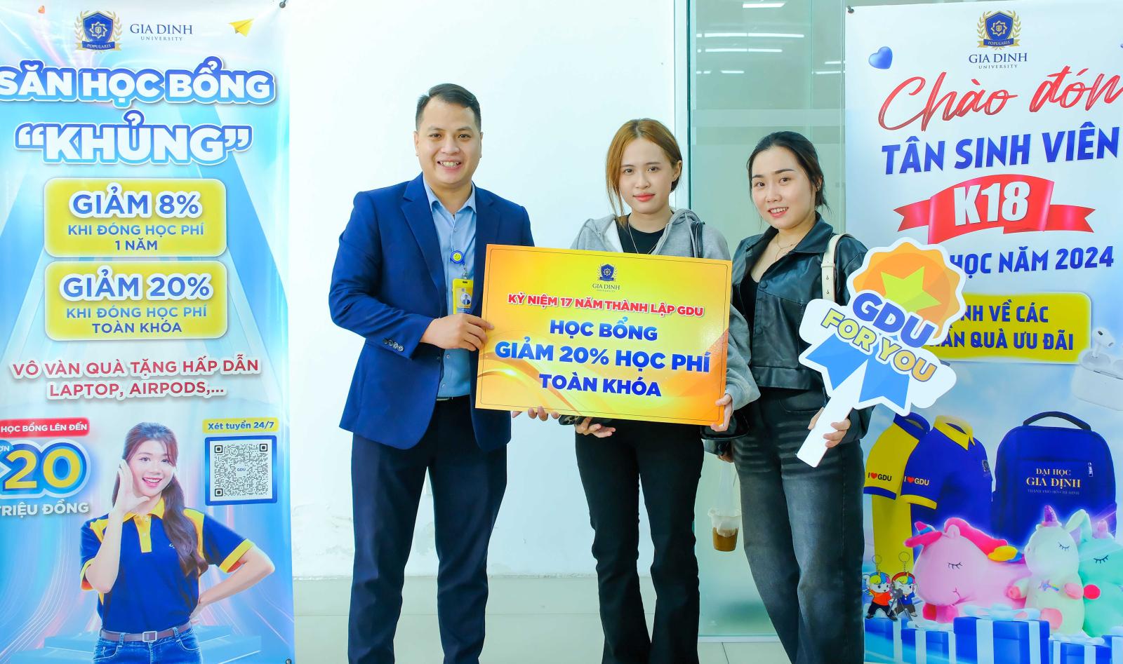 Học bổng học kỳ giúp sinh viên giảm gánh nặng tài chính và tập trung học tập