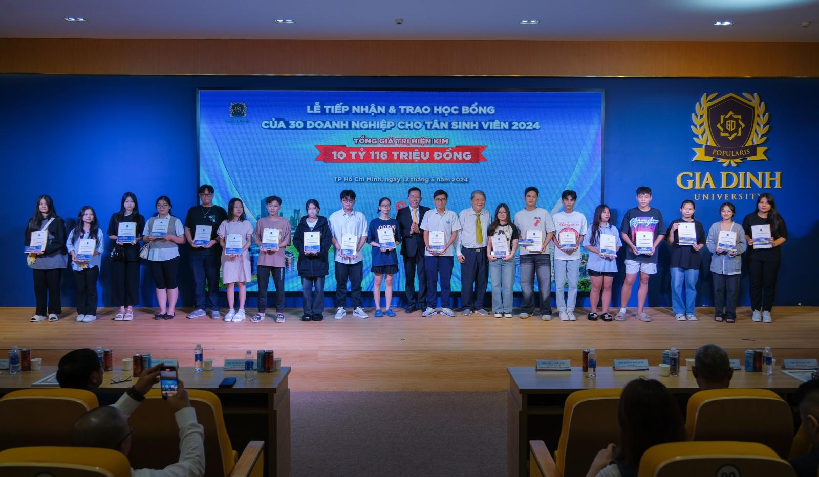 Hoc bong xet tuyen hoc ba chap canh uoc mo den truong dai hoc