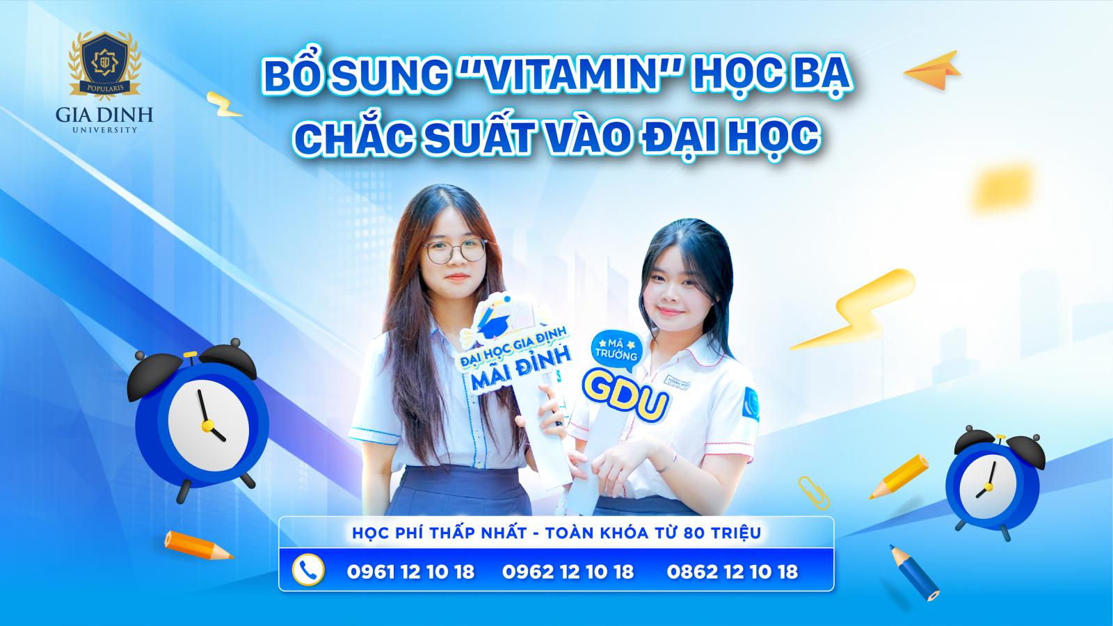 Học sinh nộp hồ sơ xét tuyển vào trường đại học