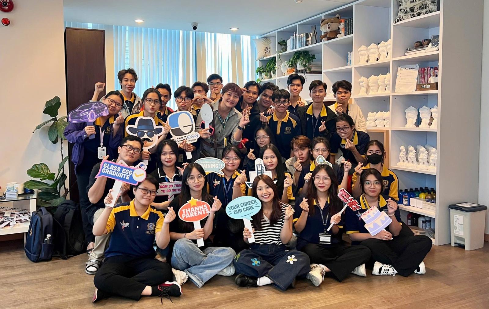 Học sinh THPT đam mê sáng tạo khoa học kỹ thuật, khám phá và phát triển dự án.
