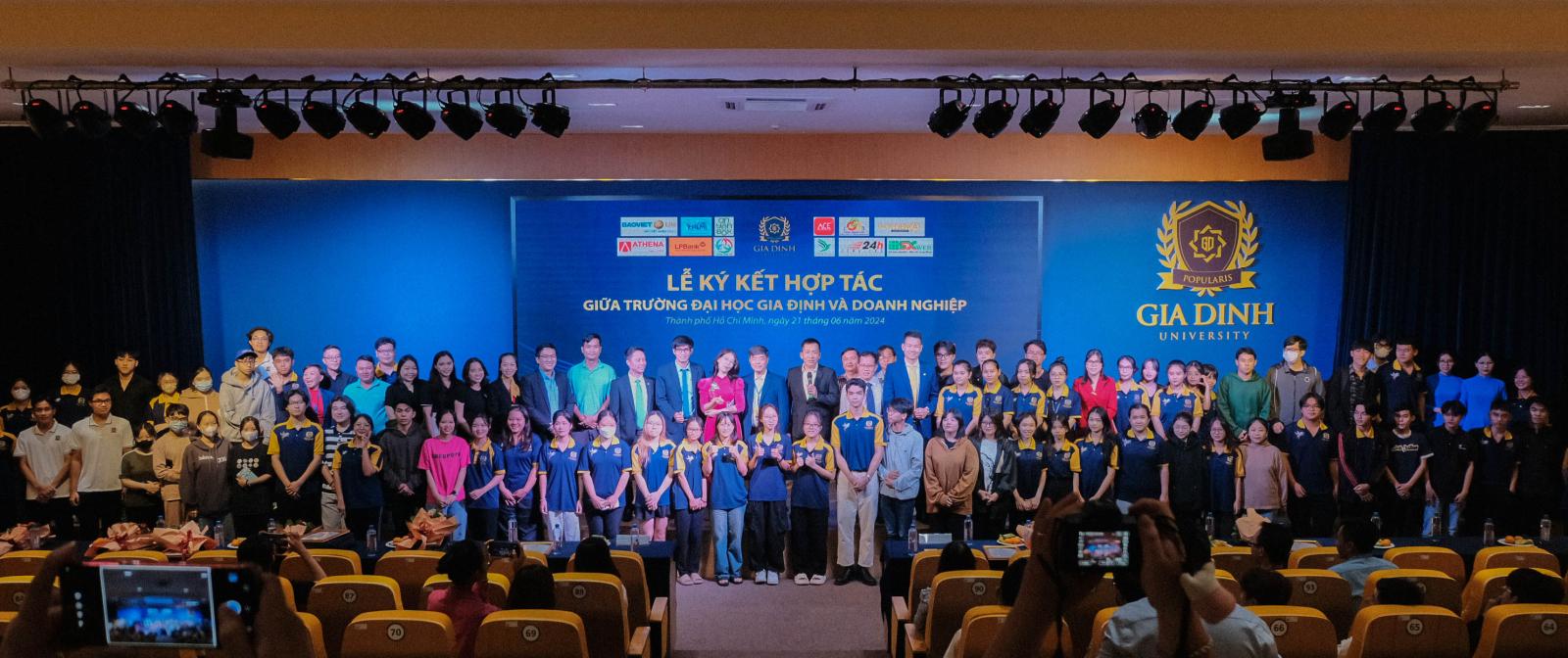 Hội thảo công nghệ thông tin, cập nhật kiến thức, mở rộng mạng lưới quan hệ