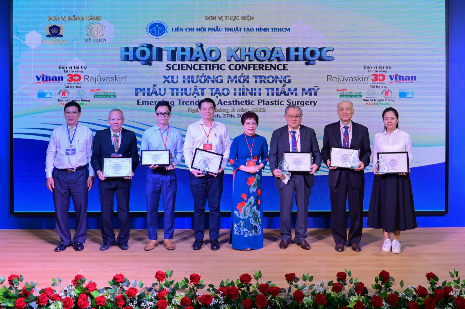 Hội thảo giao lưu ngành nghề chuyên nghiệp với nhiều người tham gia