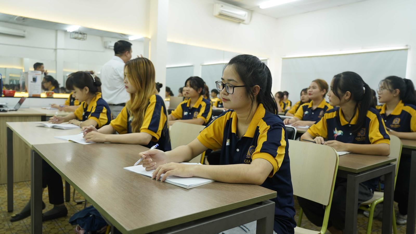 lịch học tham khảo mẫu cho sinh viên đại học với thời gian biểu chi tiết