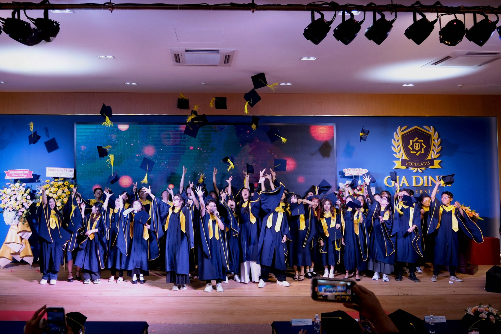 Môi trường học tập thân thiện và hỗ trợ, khuyến khích sự hợp tác giữa sinh viên