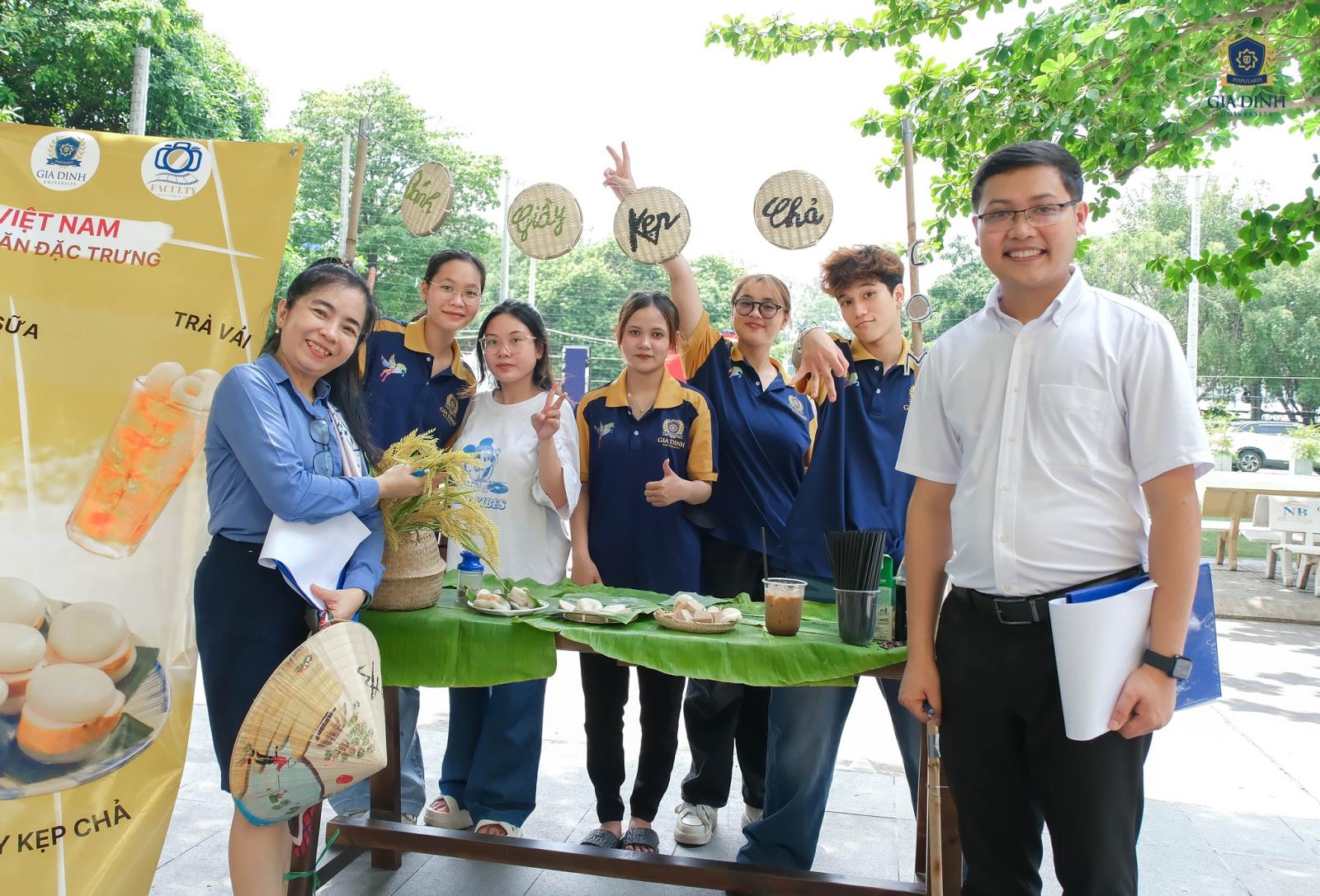 nhom-ban-tre-lam-viec-nhom-hieu-qua-trong-khong-gian-sang-tao-va-thoai-mai