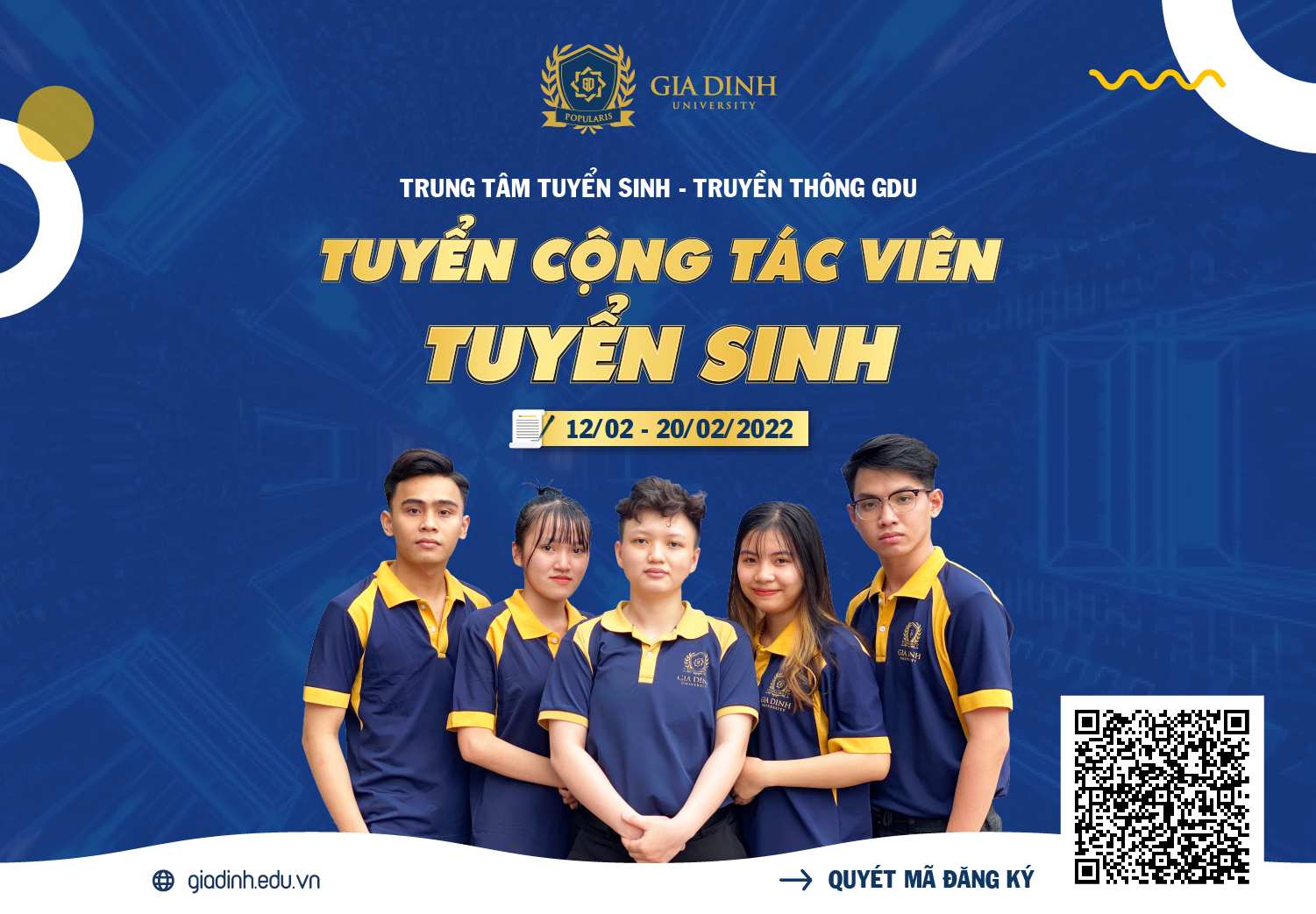 nu sinh lam trac nghiem nghe nghiep online de dinh huong su nghiep tuong lai