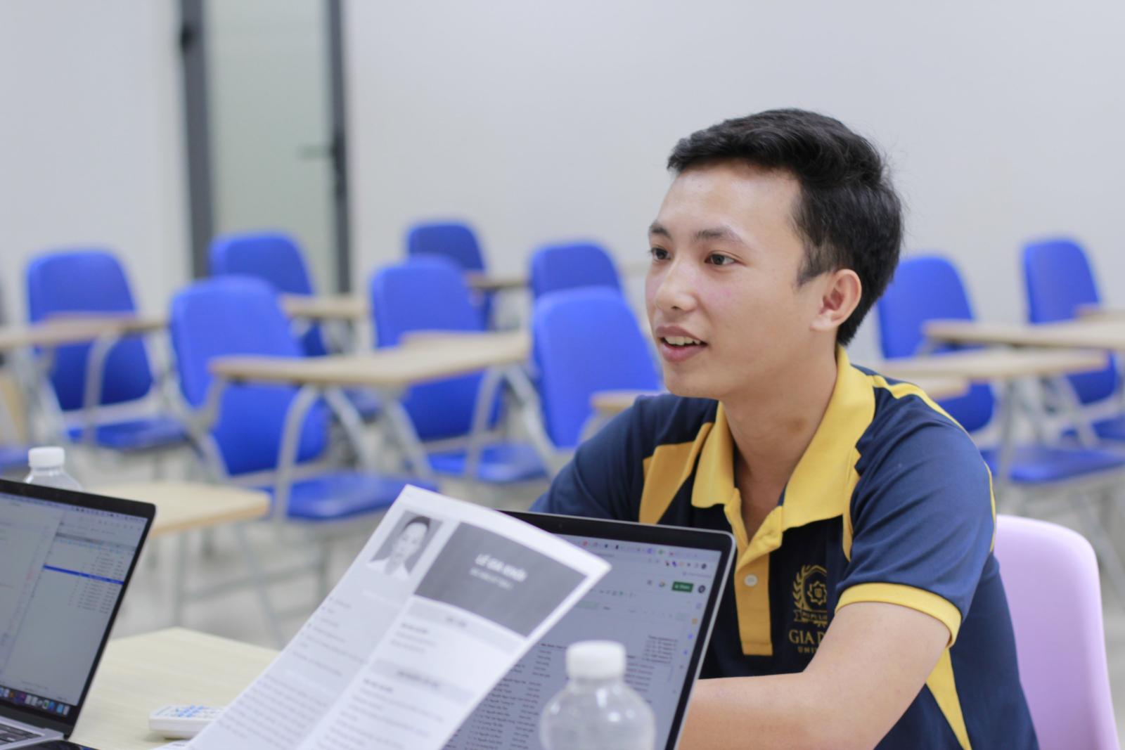 Rèn luyện kỹ năng thuyết trình trước đám đông giúp tăng sự tự tin