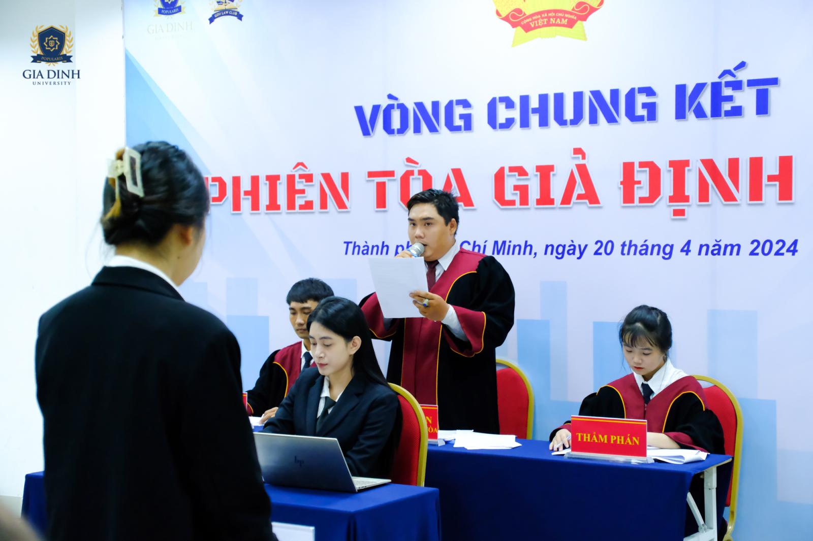 Sinh viên chuẩn bị hồ sơ xin thực tập tốt nghiệp, thể hiện kinh nghiệm học tập, kỹ năng và thành tích nổi bật, viết thư xin việc ấn tượng