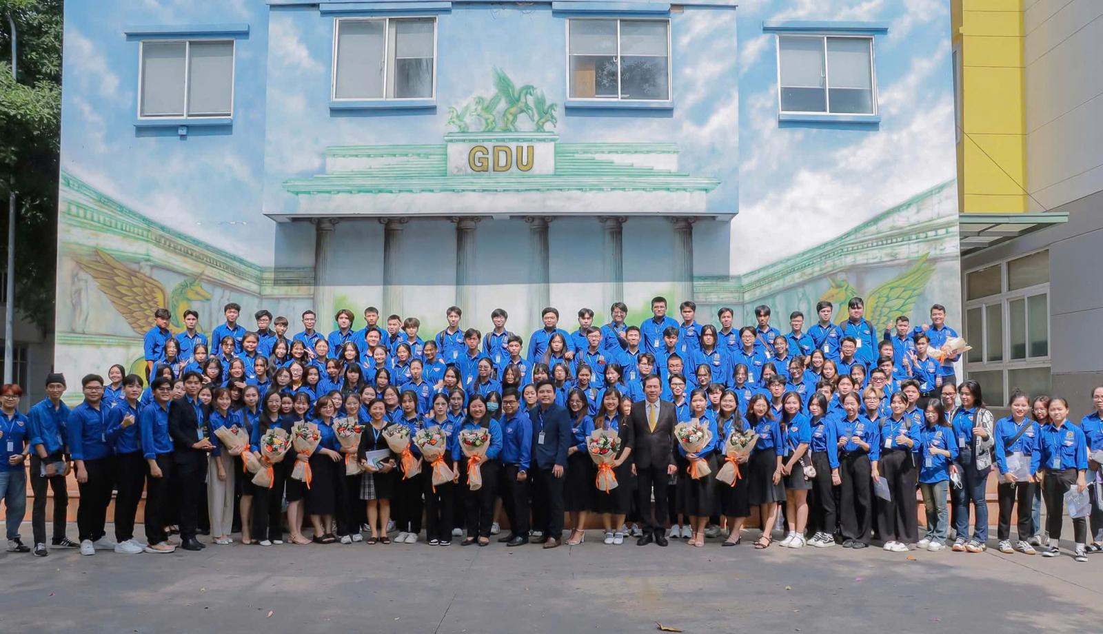 sinh-vien-lap-ke-hoach-chi-tiet-thuc-hien-do-an-tot-nghiep