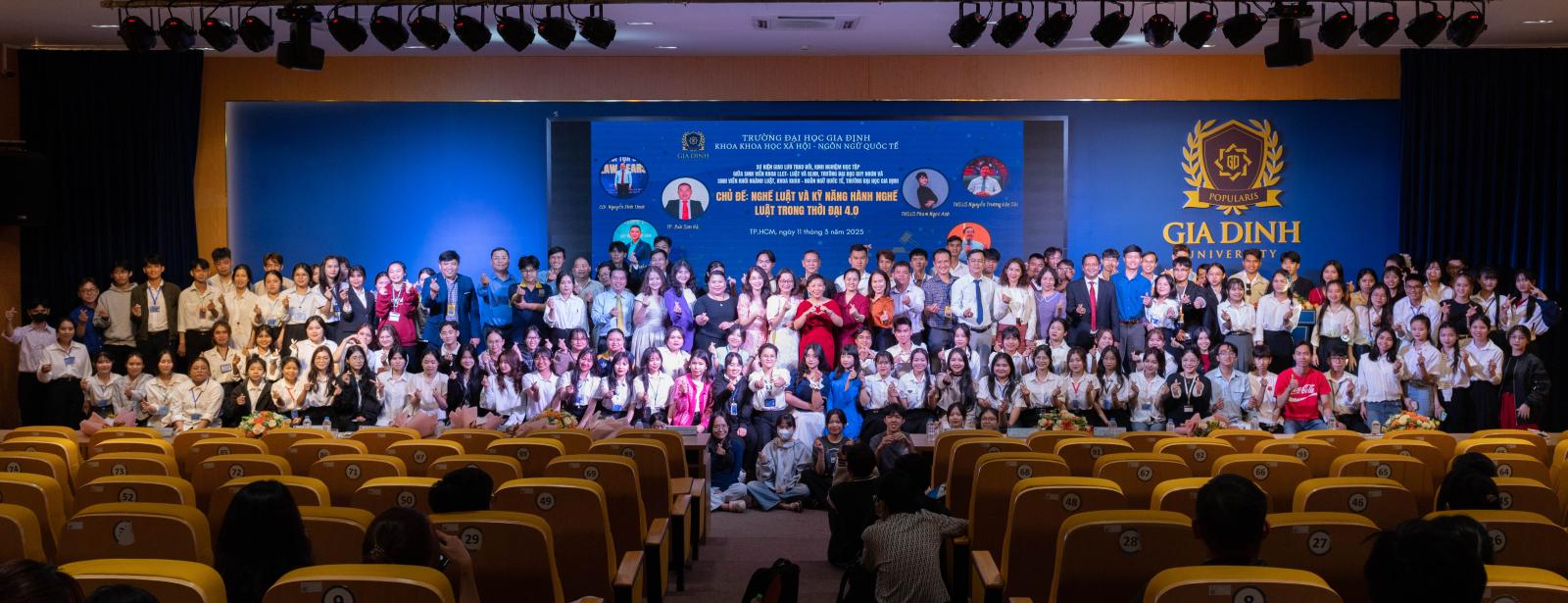 Sinh viên tham gia chương trình trao đổi sinh viên quốc tế, mở rộng kiến thức và kỹ năng.