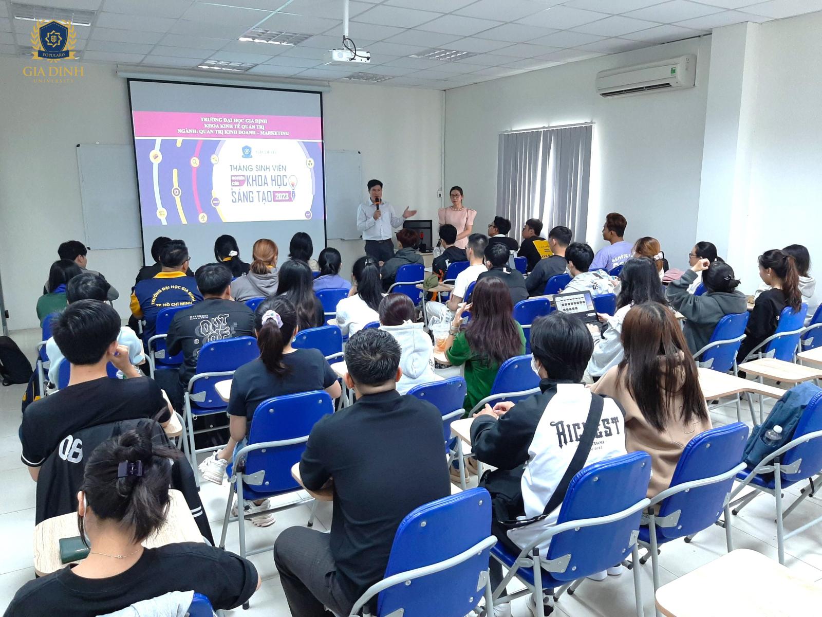 Sinh viên tham gia hoạt động nghiên cứu khoa học