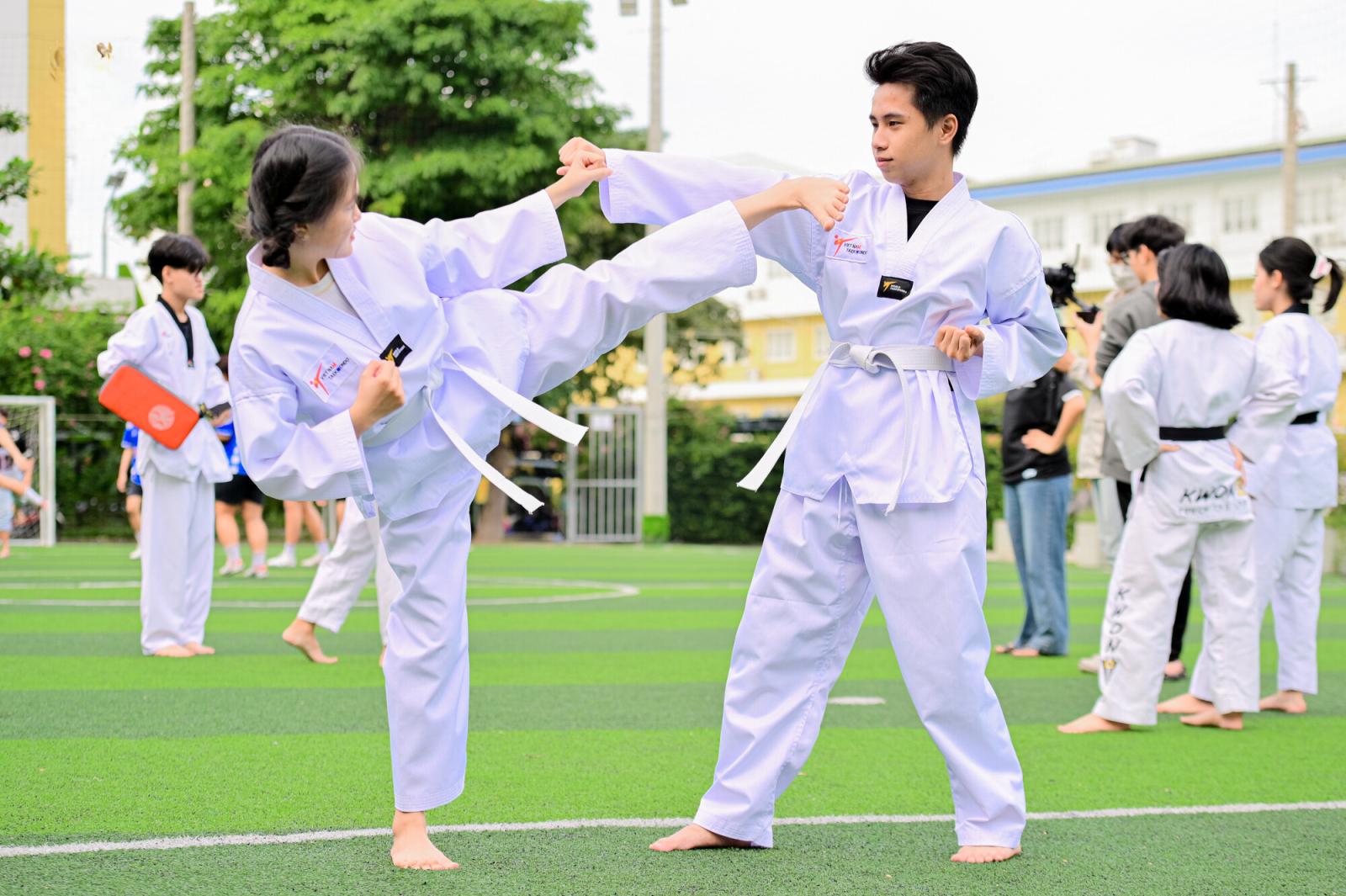 Sinh viên tích cực tham gia các hoạt động ngoại khóa để phát triển kỹ năng