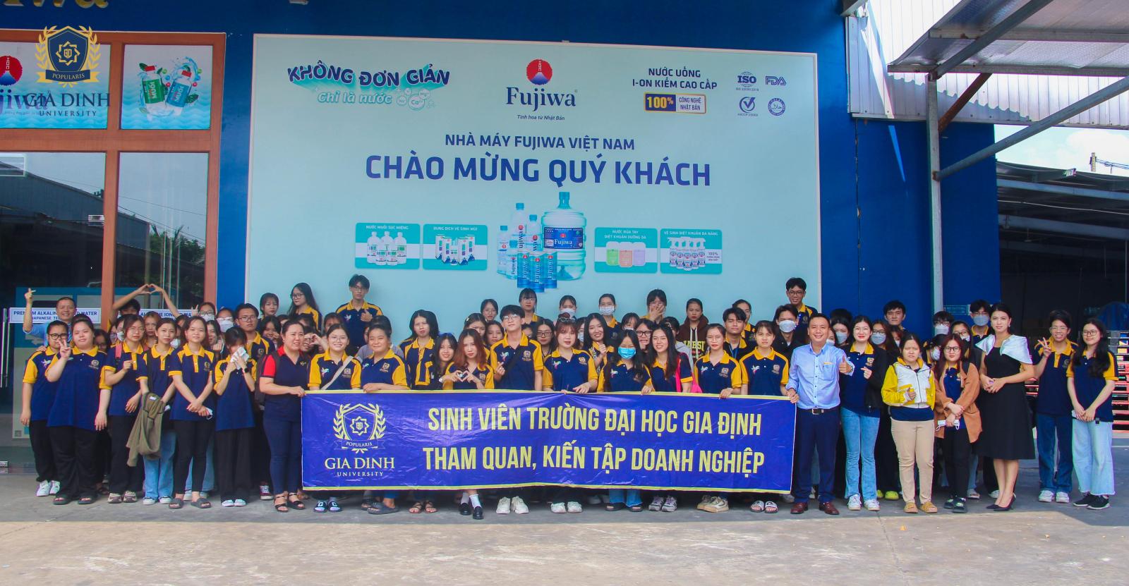 Sinh viên tham quan doanh nghiệp, tìm hiểu quy trình sản xuất và văn hóa công ty