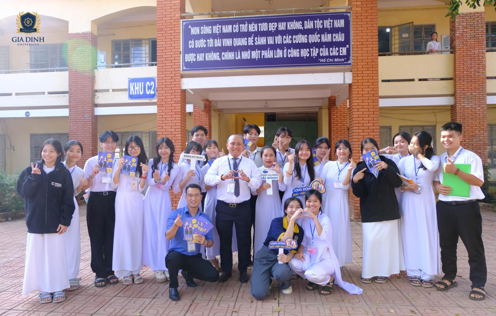 tan-dung-cac-ung-dung-va-cong-cu-cong-nghe-ho-tro-toi-da-cho-qua-trinh-hoc-online