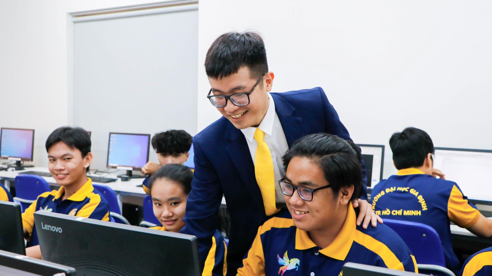 Thực hiện thí nghiệm cho đồ án tốt nghiệp trong phòng lab
