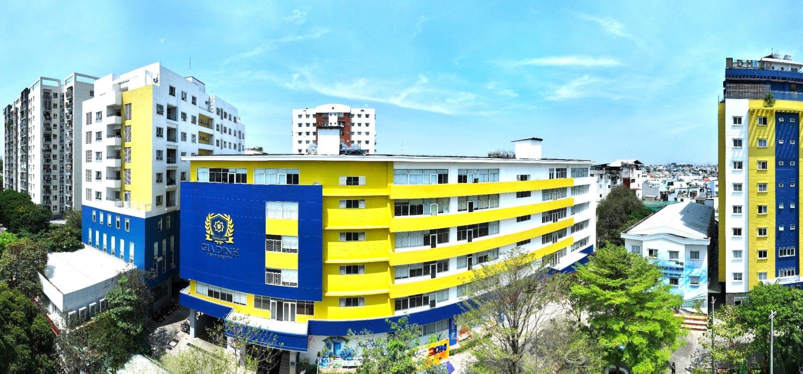 Các tiêu chí của học bổng linh hoạt, bao gồm thành tích học tập, hoạt động ngoại khóa, và hoàn cảnh gia đình