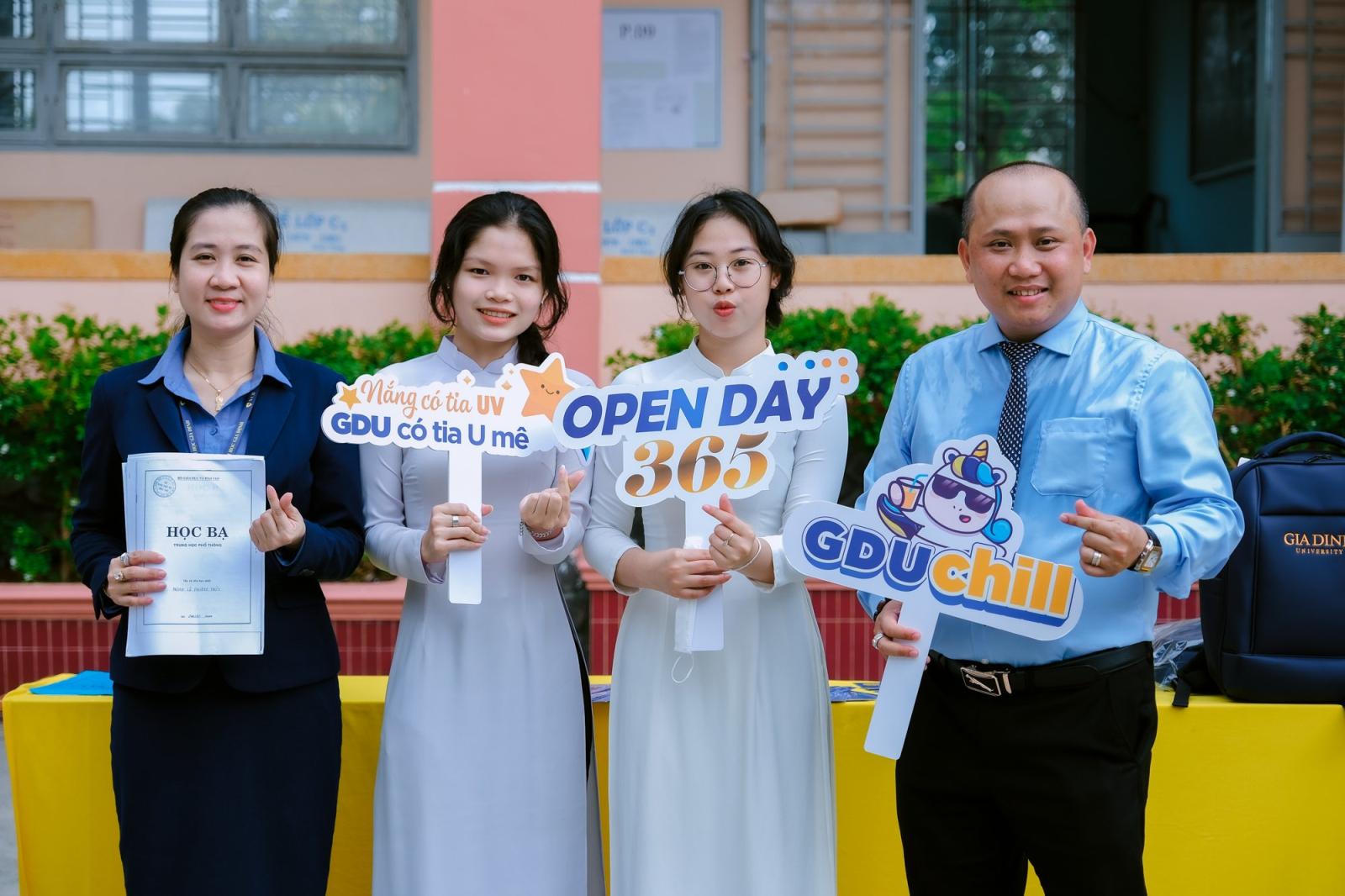 Tổng chi phí học CNTT trong 4 năm