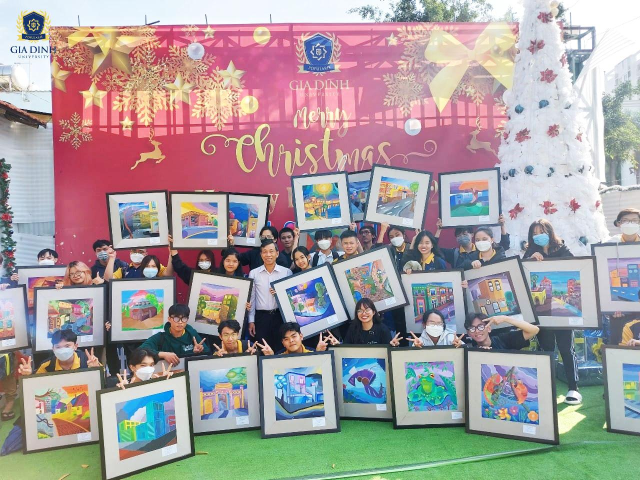 Triển lãm, hội chợ trưng bày đa dạng sản phẩm và dịch vụ