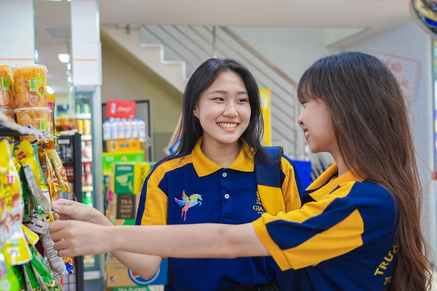 Ứng dụng toán học trong mua sắm, nấu ăn, du lịch và quản lý tài chính cá nhân.
