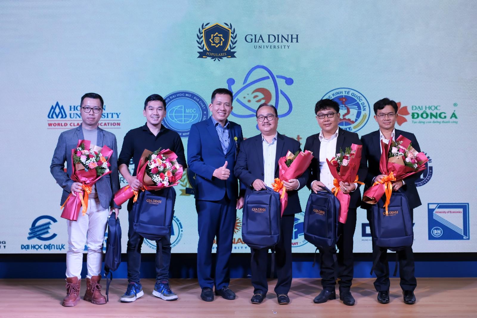 ung vien nu tu tin phong van xin viec voi nha tuyen dung